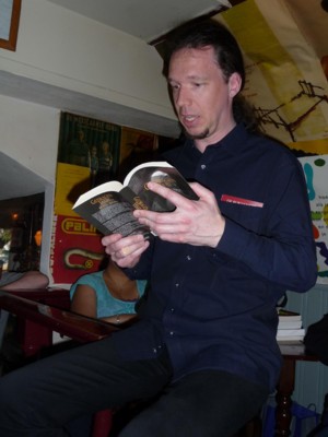 Voorlezen uit Gedragen haat